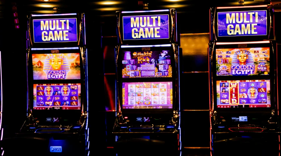 Multi-game slot machines volatility
