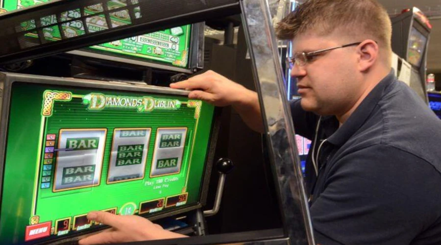 RNG, PRNG, and TRNG systems used to ensure fair play in online casinos